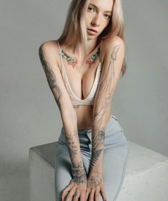 🌃🌟
Моя нежная кожа и изобретательность не оставят тебя равнодушным. 💋
Я могу предложить тебе незабываемое сексуальное приключение, которое насытит все твои фантазии. 💥🔥
У меня есть множество возможностей для реализации твоих самых сокровенных желаний. 💫
Не веришь? Просто посмотри на мои фото и ты поймешь, насколько я завлекательна и сексуальна. 📸💃
У меня есть отличные отзывы от моих клиентов, которые подтверждают мою профессиональность и индивидуальный подход. 💯💫
Я жду тебя в Москве, чтобы подарить тебе незабываемые моменты страсти и наслаждения. 🌹🌙
Не упускай возможность испытать настоящий магический опыт со мной! 🌟💋 Мила